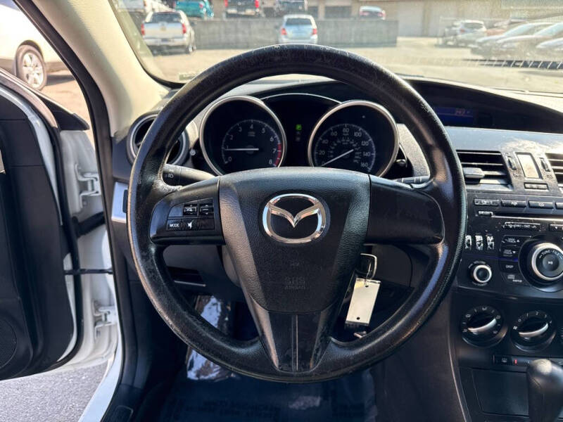 2013 Mazda MAZDA3 i SV
