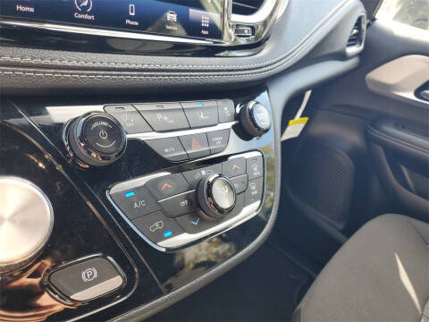 2024 Chrysler Pacifica Touring