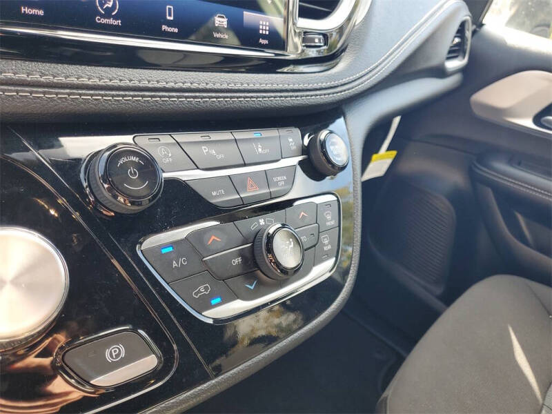 2024 Chrysler Pacifica Touring