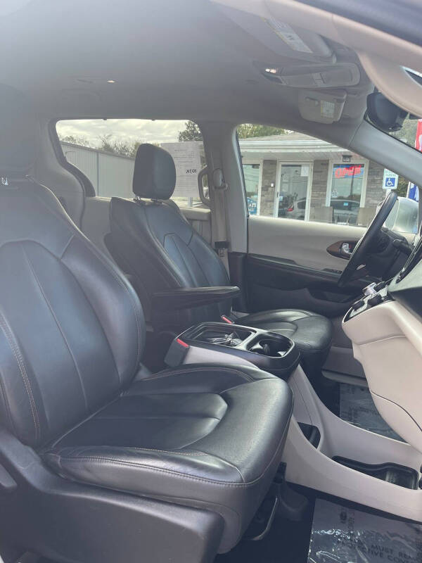 2017 Chrysler Pacifica Touring-L