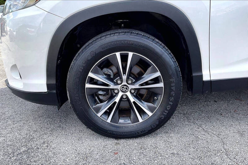 2019 Toyota Highlander LE