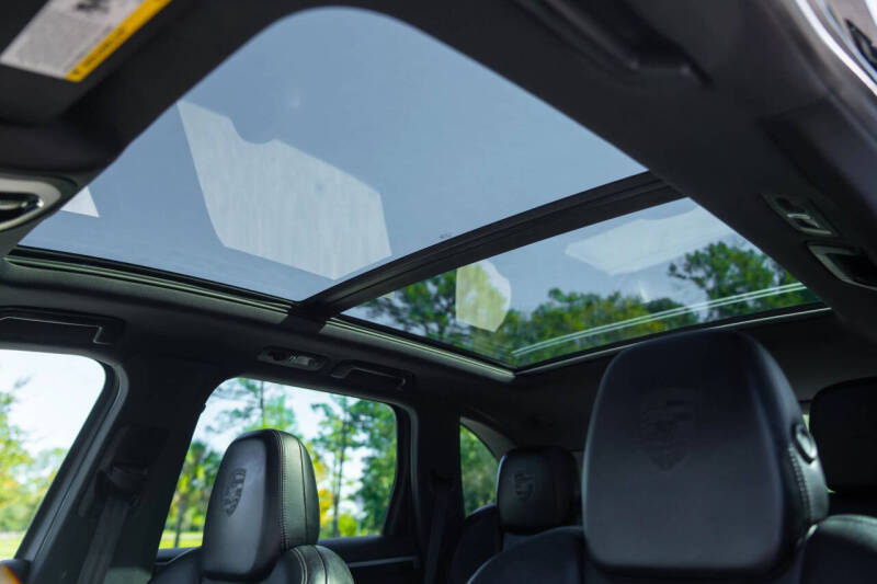 2017 Porsche Cayenne Platinum Edition