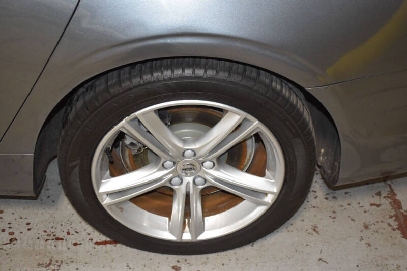 2017 Volvo S90 T5 Momentum