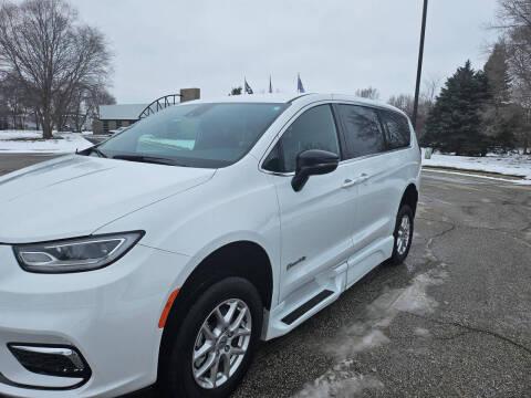 2024 Chrysler Pacifica Touring