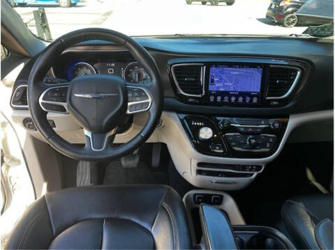 2017 Chrysler Pacifica Touring-L Plus