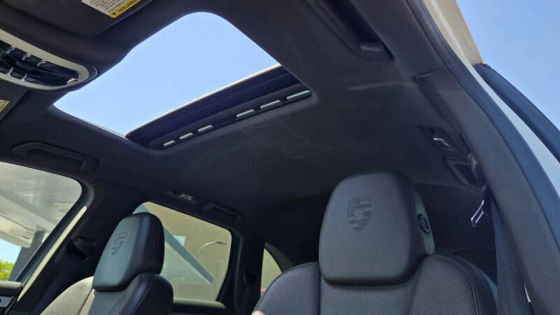 2017 Porsche Cayenne Platinum Edition