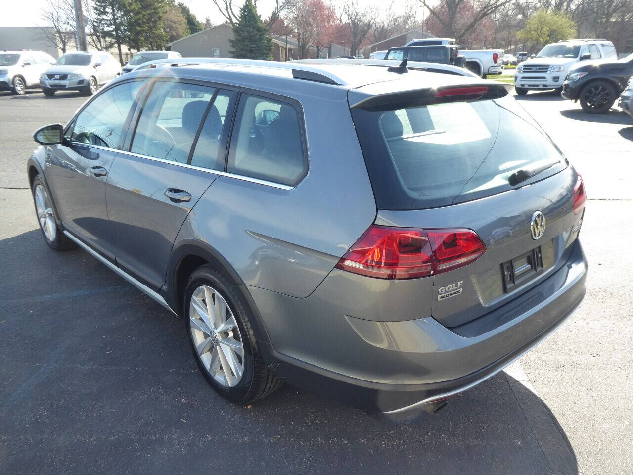 2017 Volkswagen Golf Alltrack for sale at Lakeshore Autos in Holland, MI