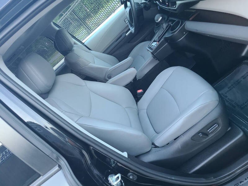 2022 Toyota Sienna XLE 8-Passenger