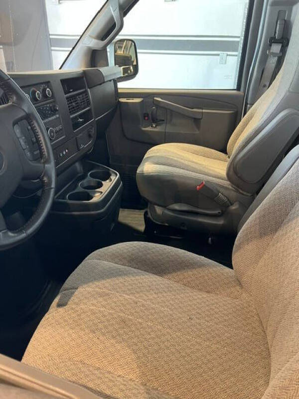 2023 Chevrolet Express 2500
