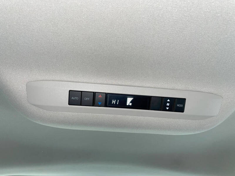 2023 Toyota Sienna LE 8-Passenger