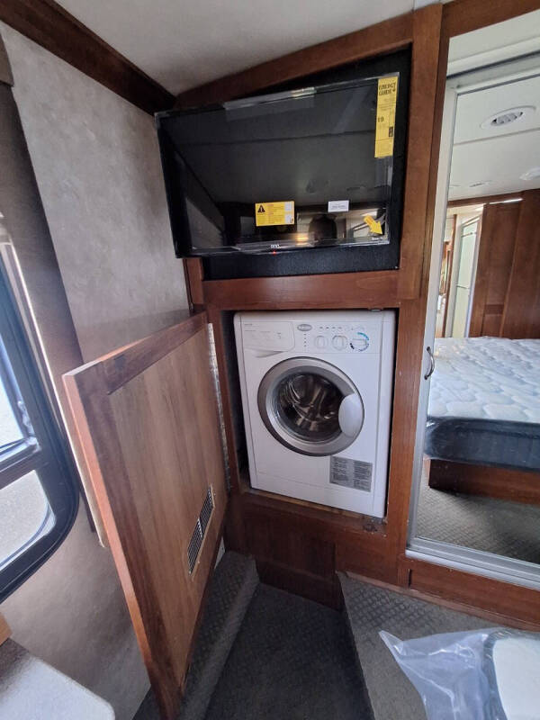 2004 Fleetwood RV Discovery 39S