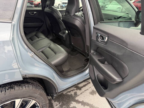 2023 Volvo XC60 B5 Plus Dark Theme