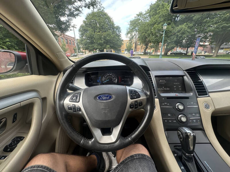 2015 Ford Taurus SEL