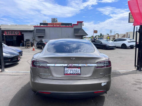 2015 Tesla Model S 70D