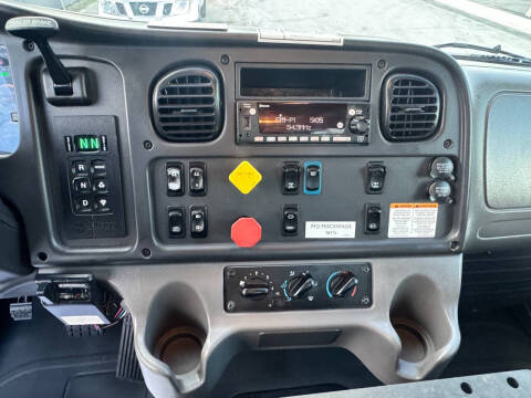 2017 Freightliner M2 106