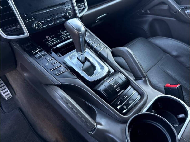 2017 Porsche Cayenne S E-Hybrid Platinum Edition