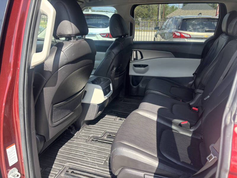 2023 Kia Carnival LX