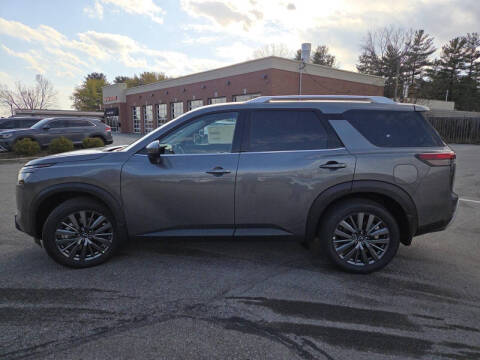 2025 Nissan Pathfinder SL