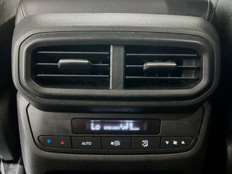 2023 Honda Pilot EX-L w/Rear Captain's Chairs