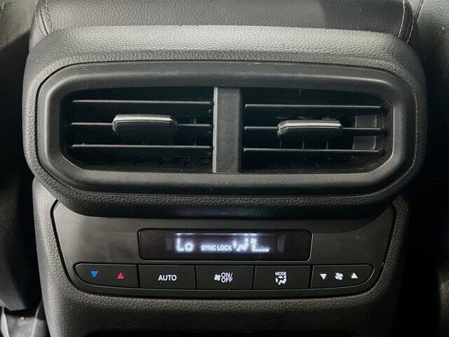 2023 Honda Pilot EX-L w/Rear Captain's Chairs