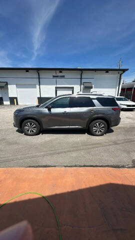 2025 Nissan Pathfinder SL