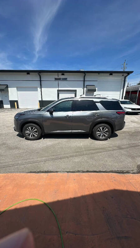 2025 Nissan Pathfinder SL