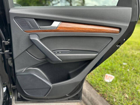 2023 Audi Q5 quattro Premium 40 TFSI