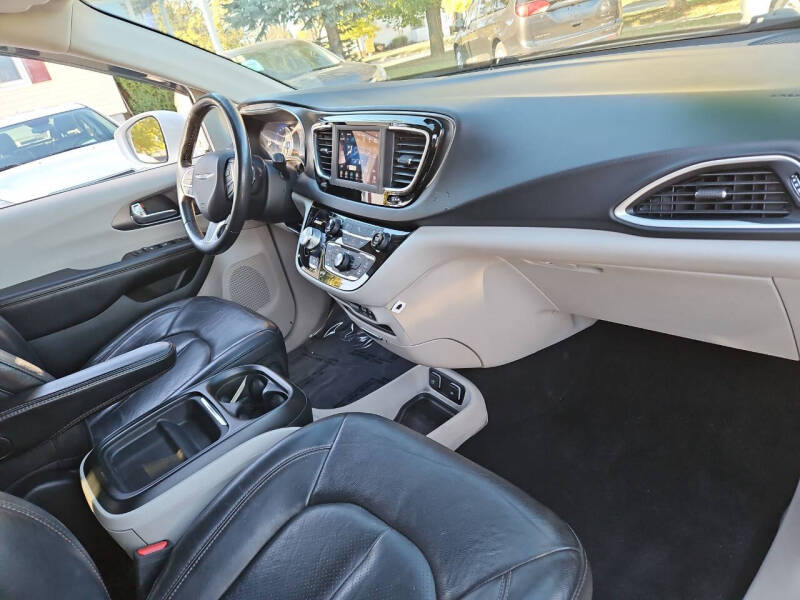 2020 Chrysler Pacifica Touring L