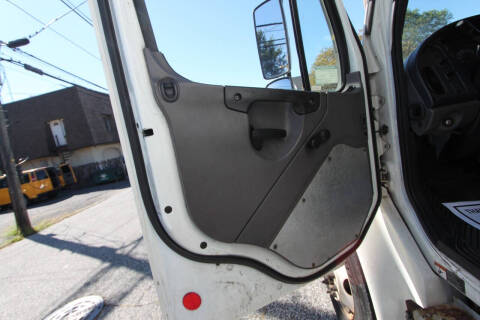 2015 Freightliner M2 106