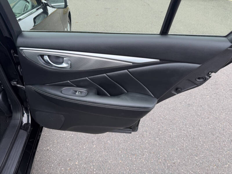 2015 Infiniti Q50 Premium