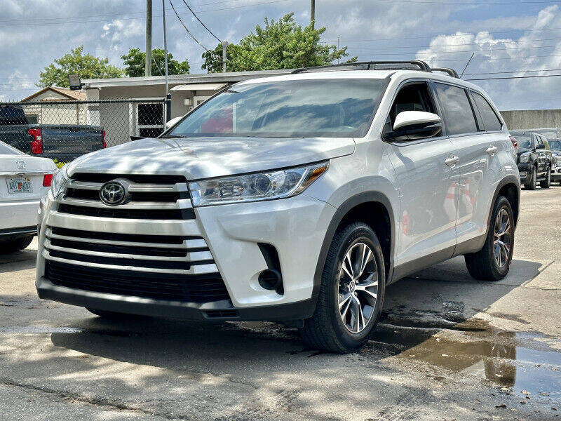 2019 Toyota Highlander SUV - $32,995