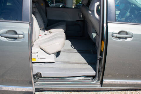 2013 Toyota Sienna XLE 8-Passenger