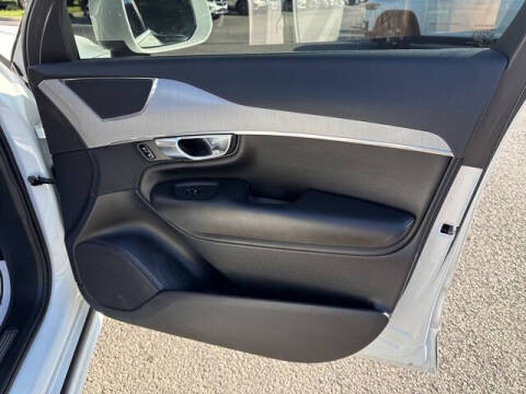 2022 Volvo XC90 T5 Momentum