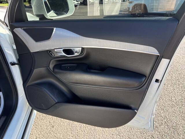 2022 Volvo XC90 T5 Momentum