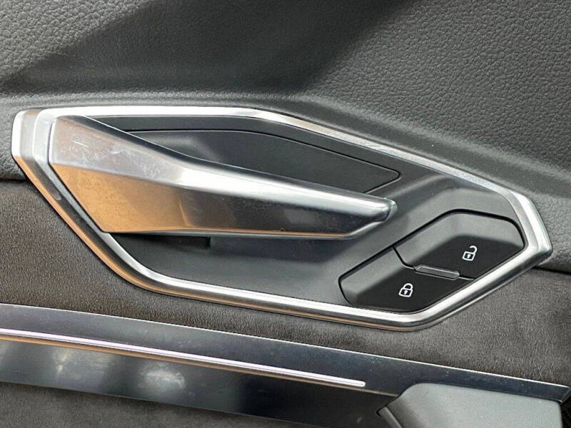 2019 Audi e-tron quattro Prestige