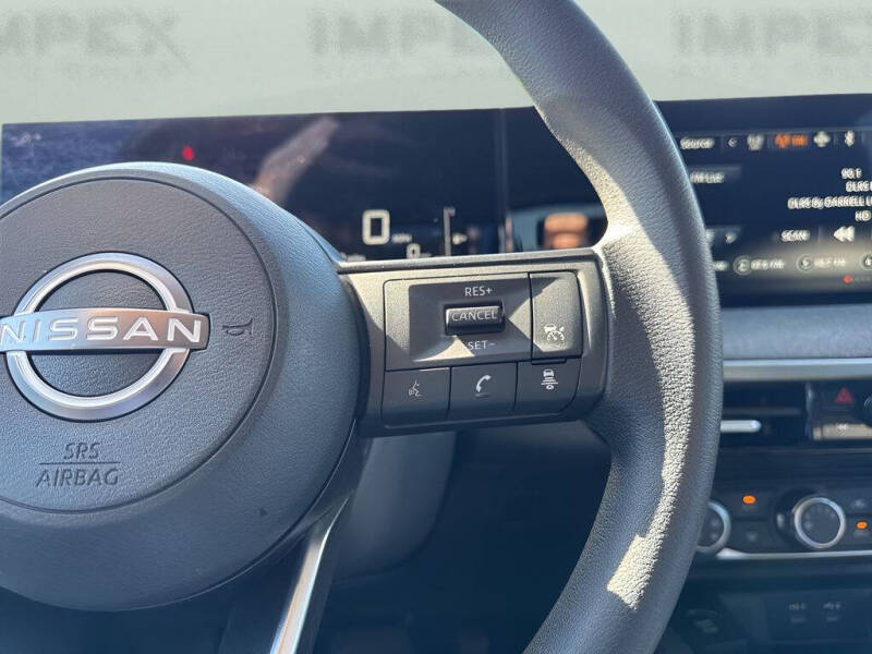 2025 Nissan Kicks SV