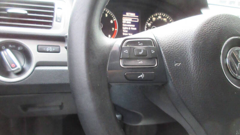 2015 Volkswagen Passat 1.8T SE