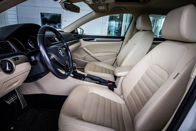 2017 Volkswagen Passat 1.8T SEL Premium