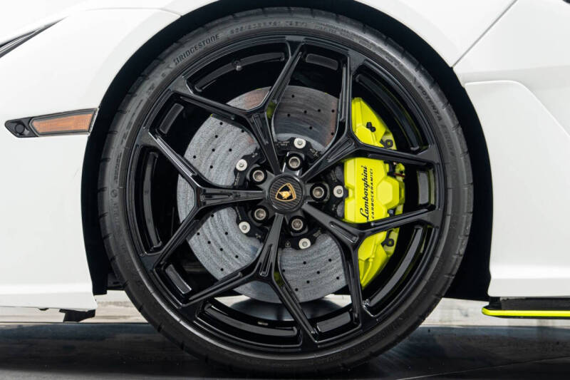 2025 Lamborghini Revuelto
