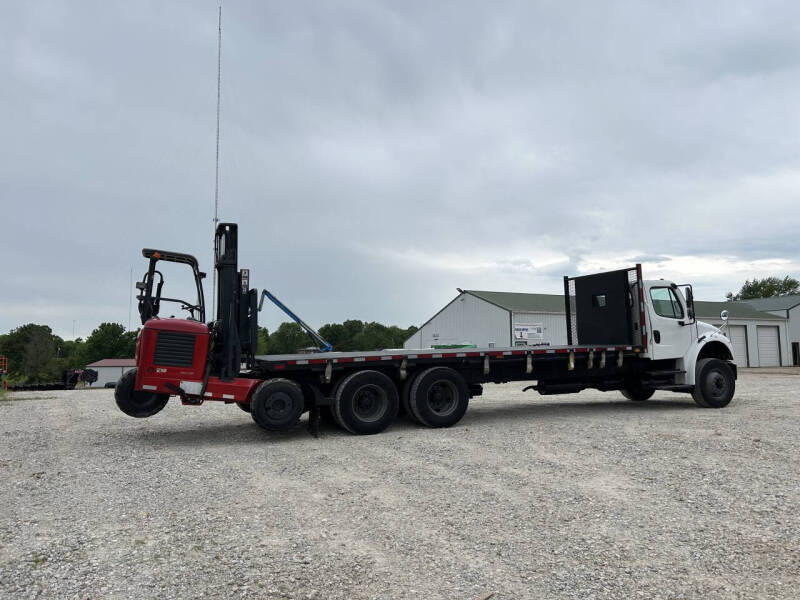 2017 Freightliner M2106 Truck