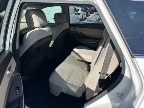 2017 Hyundai Santa Fe SE