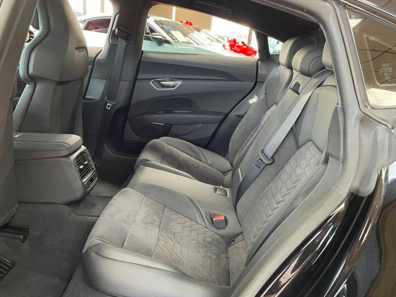 2024 Audi e-tron GT quattro Premium Plus