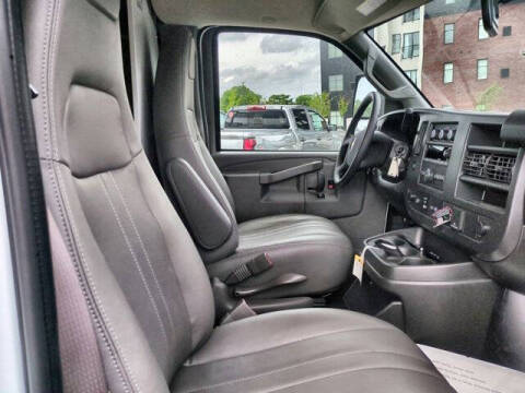 2025 Chevrolet Express 3500