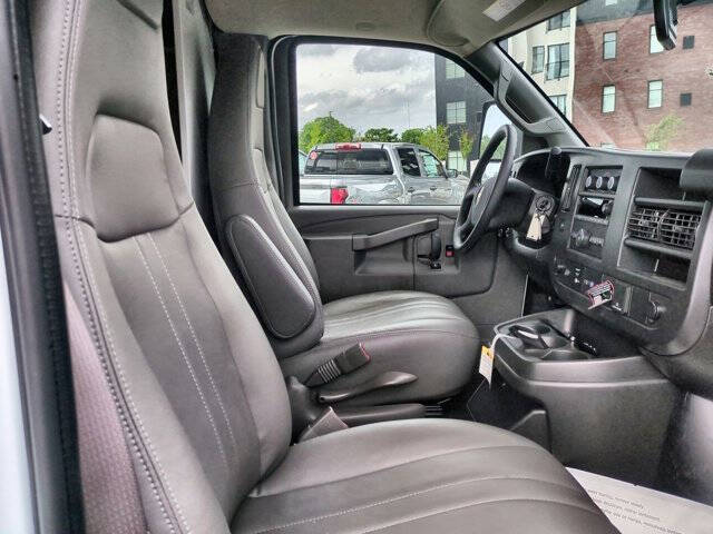 2025 Chevrolet Express 3500