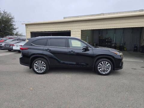 2023 Toyota Highlander Platinum