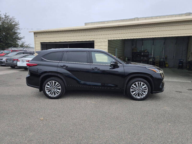 2023 Toyota Highlander Platinum