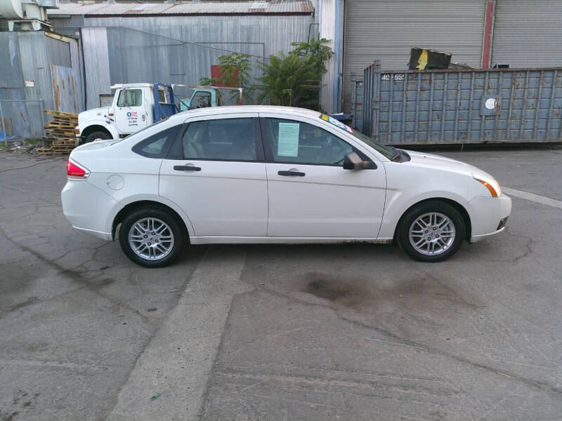 2010 Ford Focus SE photo 3