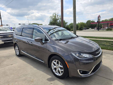 2017 Chrysler Pacifica Touring-L Plus