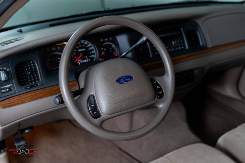 2003 Ford Crown Victoria