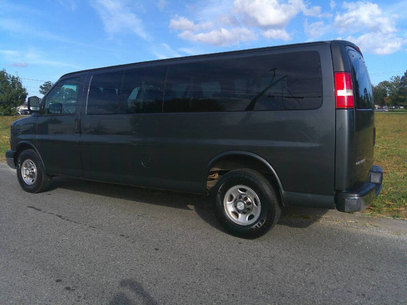 2016 Chevrolet Express Passenger LS's photo